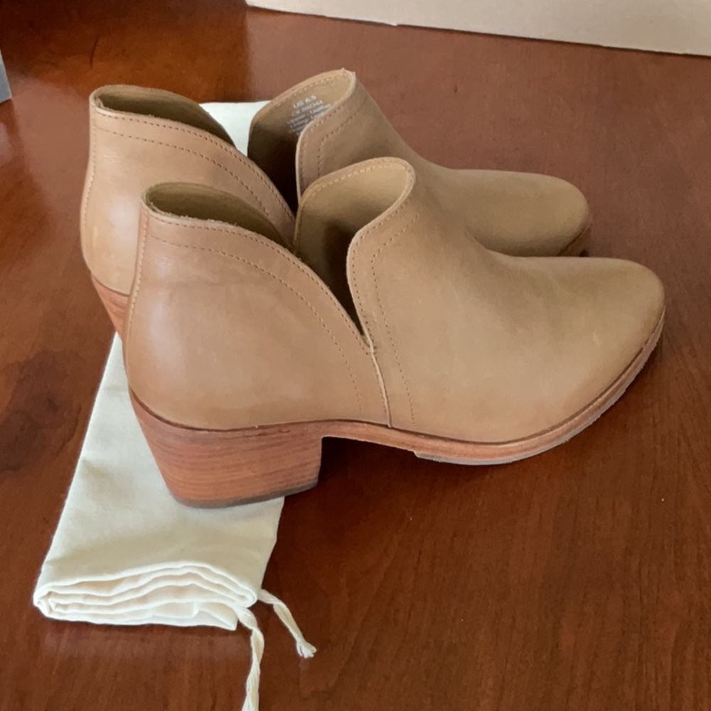 Nisolo Mia Almond Tan Leather Ankle Boots